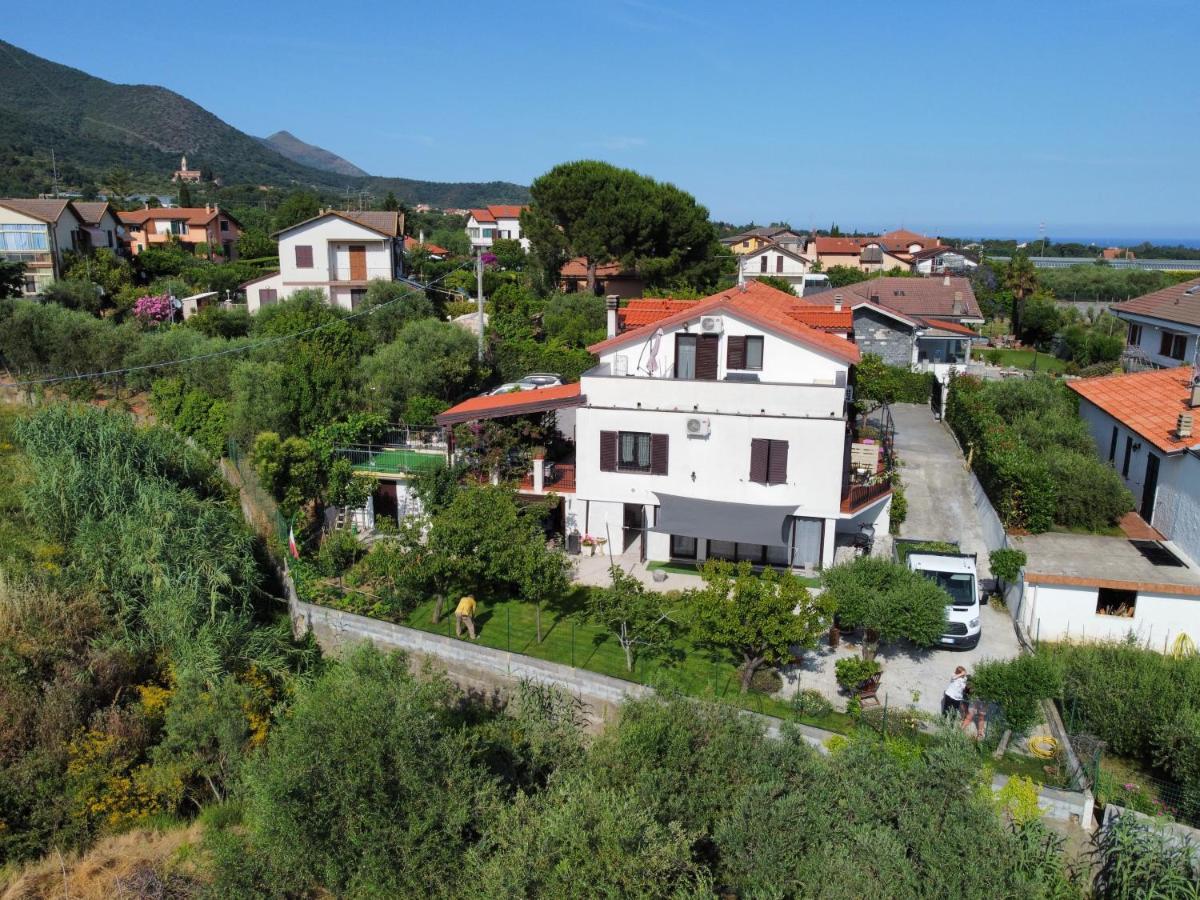 Villa Marco Aurelio Cisano sul Neva Экстерьер фото